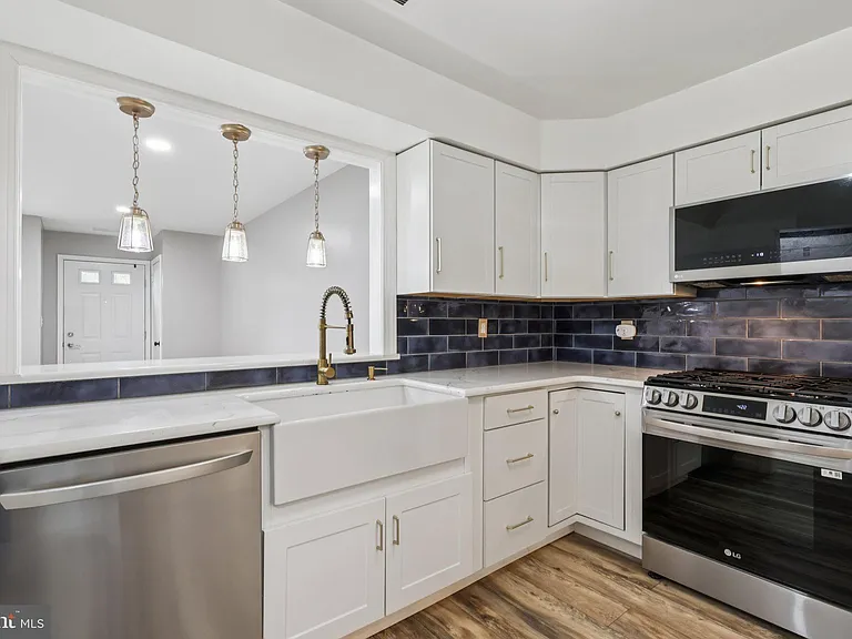 165 Wyndham Pl — Photo 10