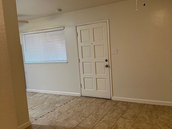 2nd image of 3061 E Hammond Ave #B-005