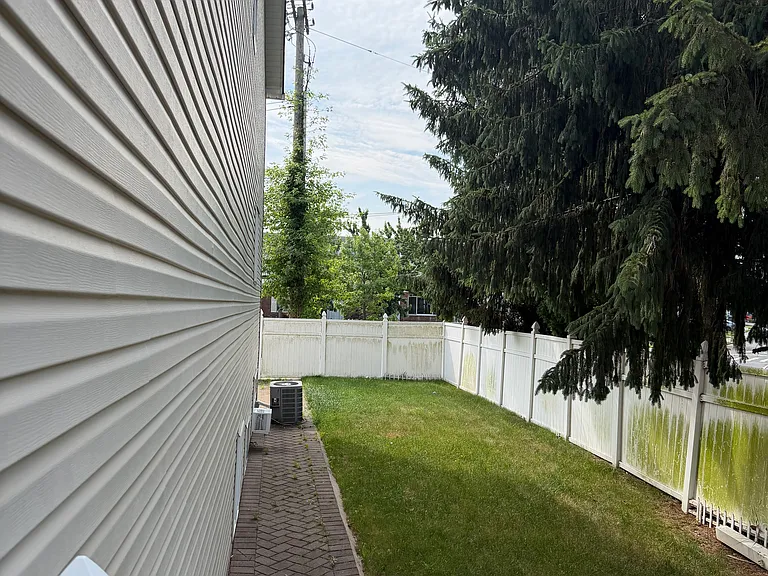 Erika Loop — Photo 14