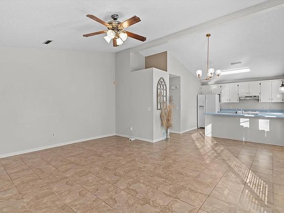 4th image of 121 Woodleigh Rd