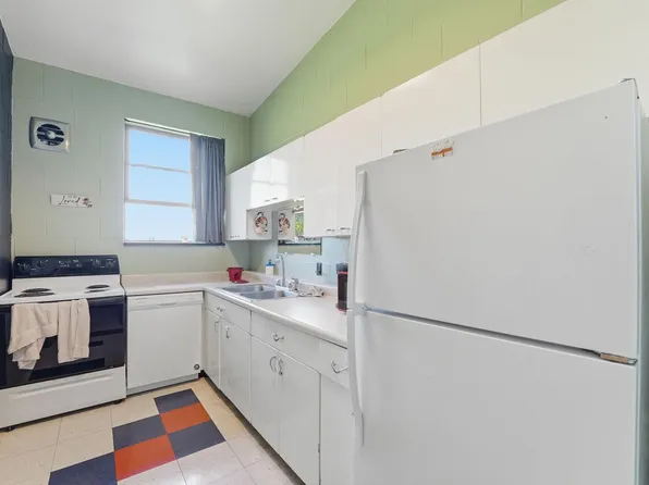 612 N Brown St, Winthrop, MN 55396