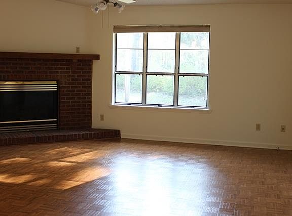 4th image of 259 Summerwind Cir N