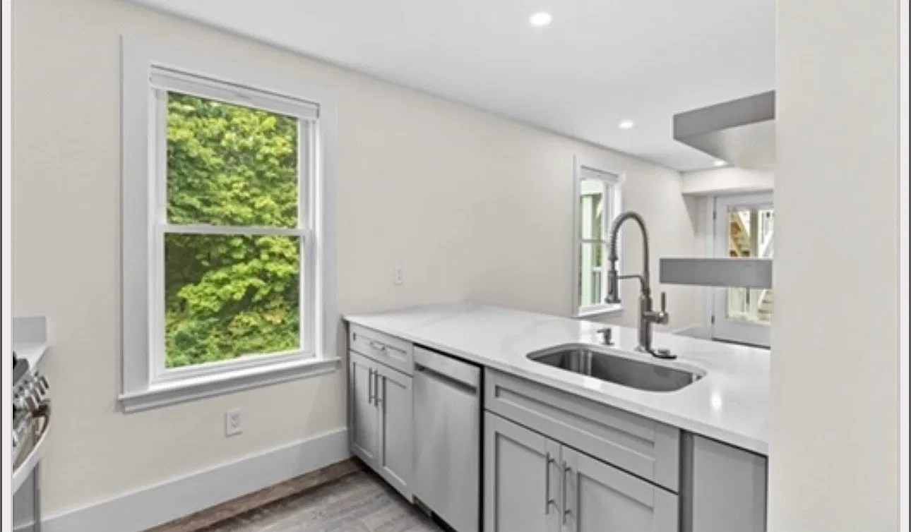 2 bed, 1.0 bath, 700 sqft, $2,850 — Photo 3
