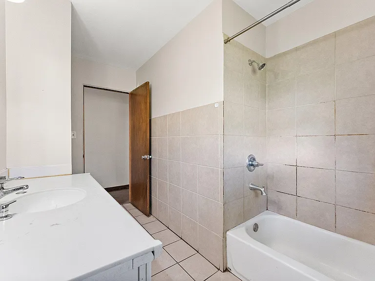 4650 Maryland St — Photo 11
