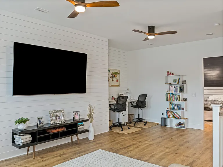 298 W Lafayette Rd — Photo 36