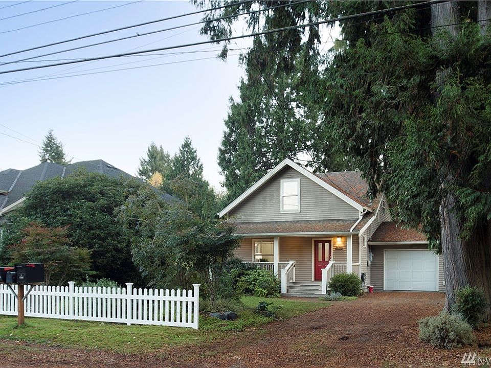 2nd image of 3615 NE 120th St
