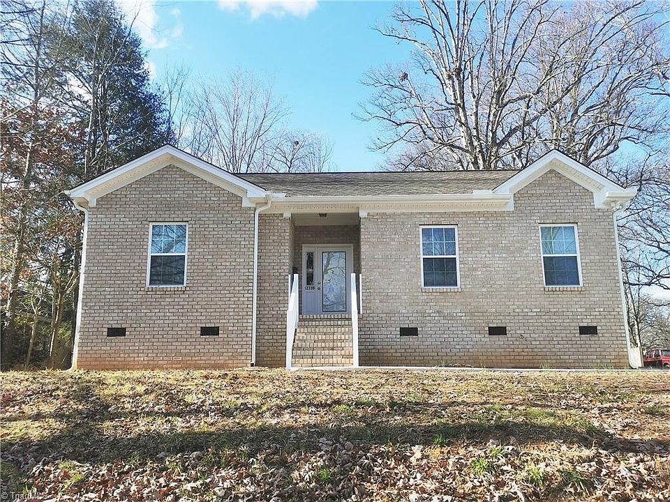 1st image of 1222B Highland Ave