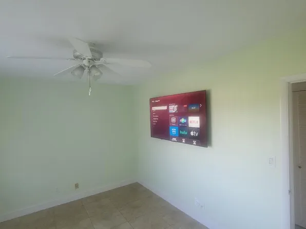 941 Crystal Lake Dr, Pompano Beach, FL 33064