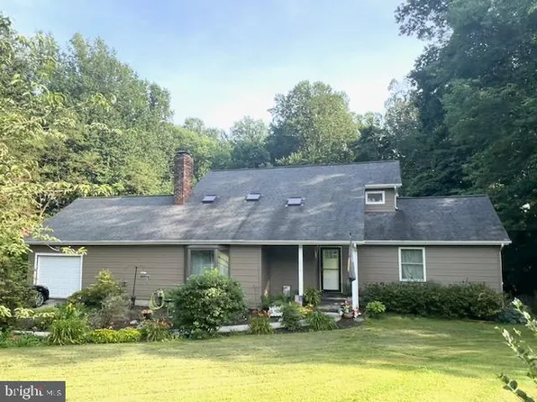 2702 Bird View Rd, Westminster, MD 21157