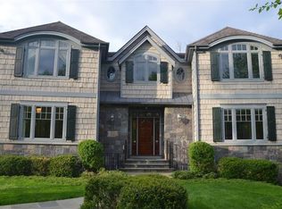 8 Hollowtree Rd, Briarcliff Manor, NY 10510