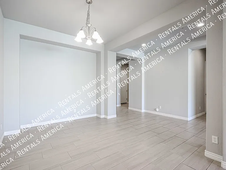 8544 W Midway Ave — Photo 8