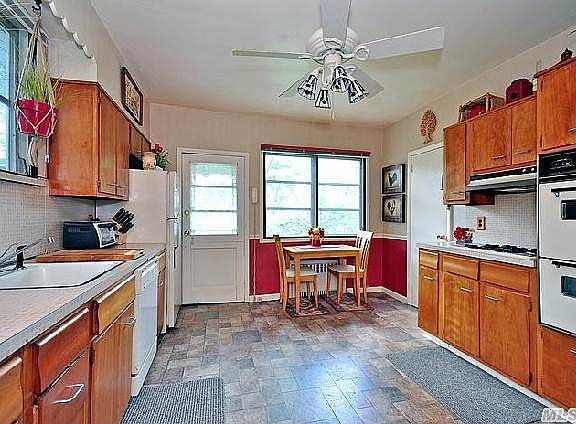 5th image of 4529 Douglaston Pkwy