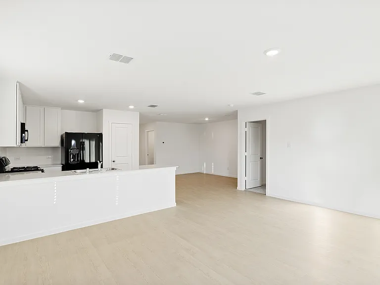 1621 Baugh St — Photo 7