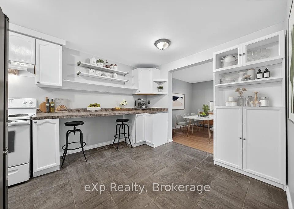 1st image of 129 Victoria Rd N #75