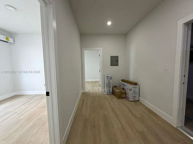 2425 SW 6th St #3 — Photo 5