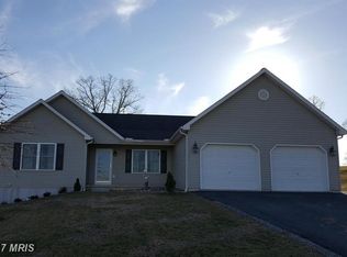 12218 Red Hawk Dr, Waynesboro, PA 17268