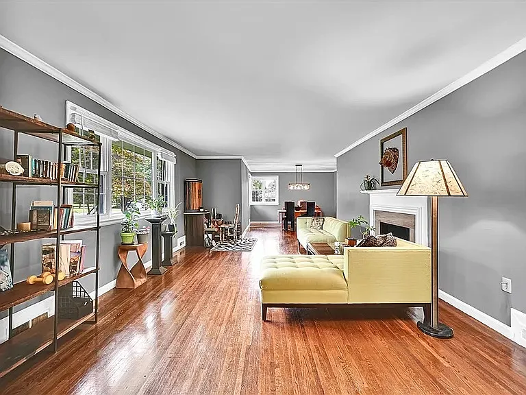 1102 Greenacres — Photo 4