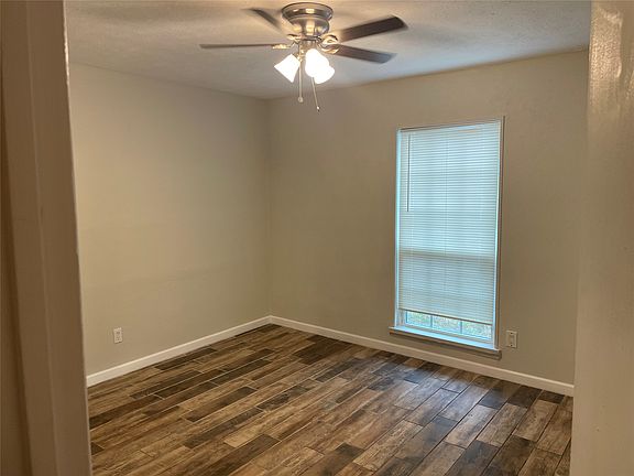 2nd image of 3916 Longmeadow Way