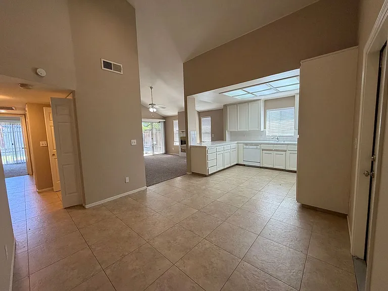 5246 W Magill Ave — Photo 4