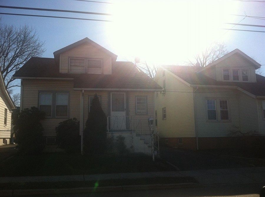 2nd image of 570 Sweetland Ave