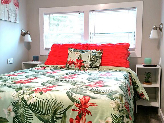 Mstr bdrm walk-in closet!