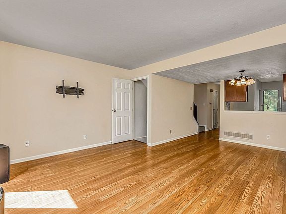 4th image of 5009 Columbia Cir #12-57