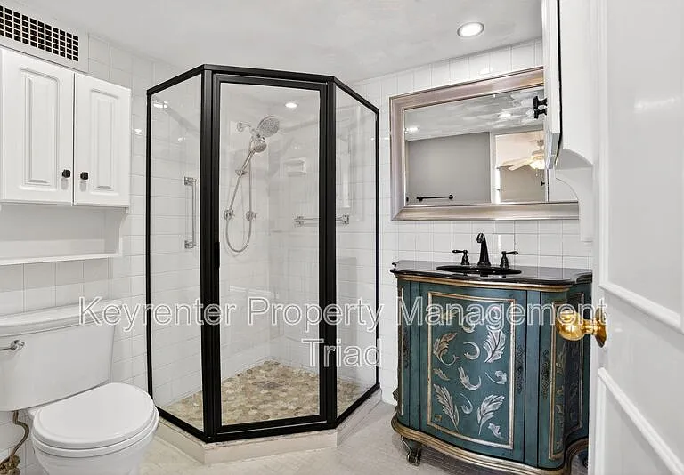 1101 N Elm St #104 — Photo 5