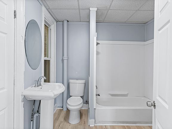 5th image of 57 Saratoga Ave APT 3