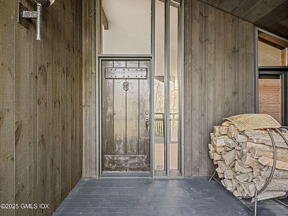 2nd image of 484 Cognewaugh Rd