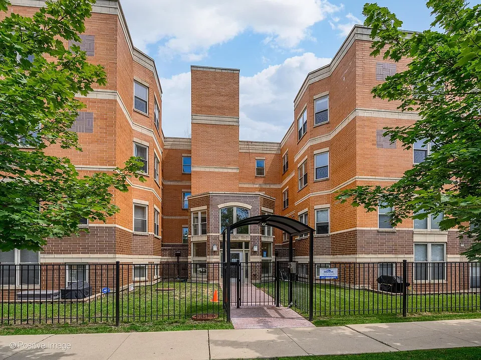 6015 N Mozart St #304