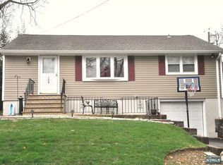 104 Hudson Ave, Waldwick, NJ 07463