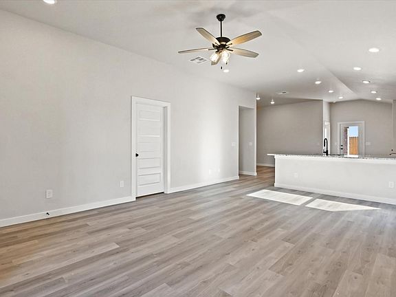 4th image of 806 E 32nd St