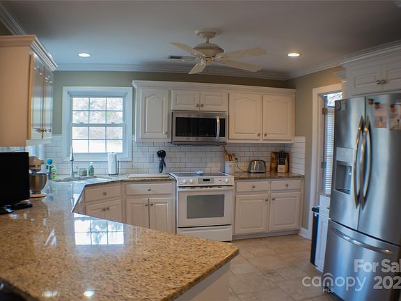 5th image of 131 Twin Oaks Dr