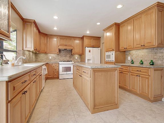 4th image of 4594 Heather Glen Ct
