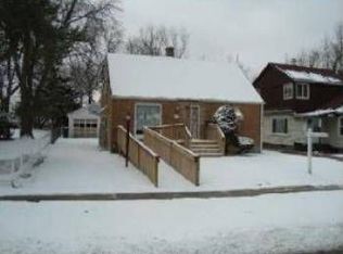 714 Pine St, Waukegan, IL 60085