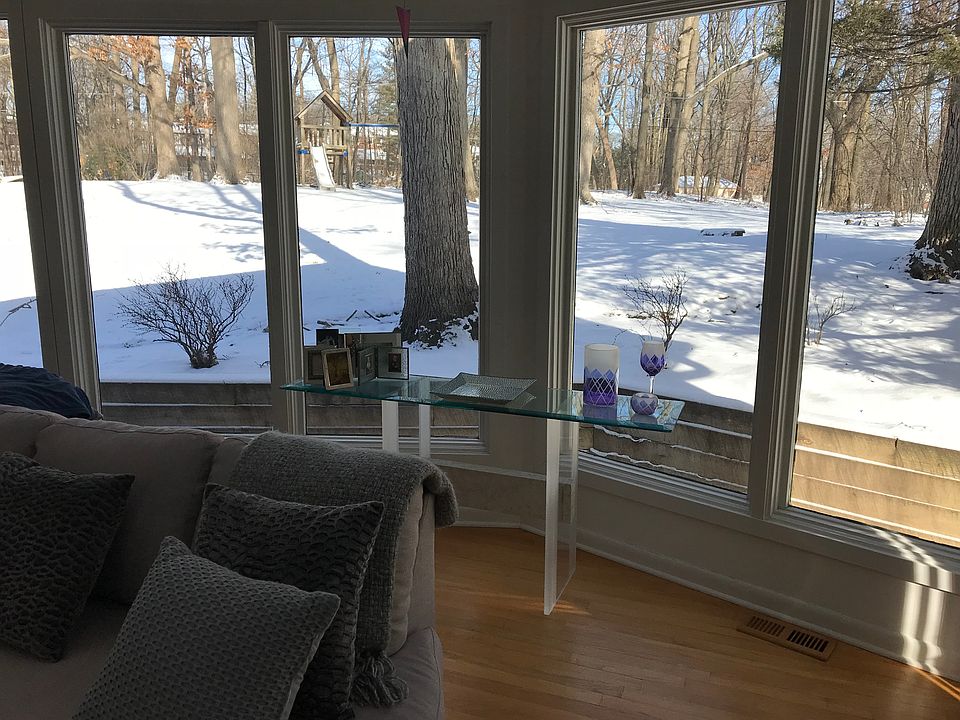 2nd image of 633 Hill St