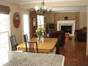 4th image of 413 Langley Ct