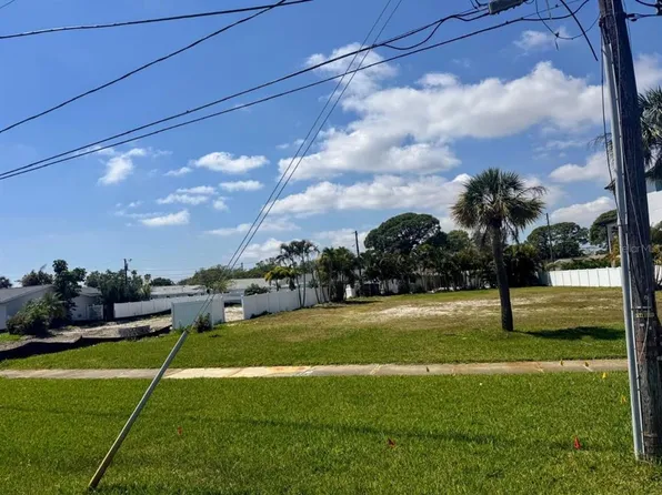 6046 Bayou Grande Blvd NE #2, Saint Petersburg, FL 33703