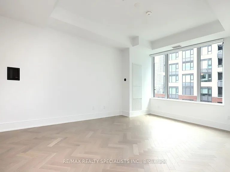 455 Wellington St W #704 — Photo 25