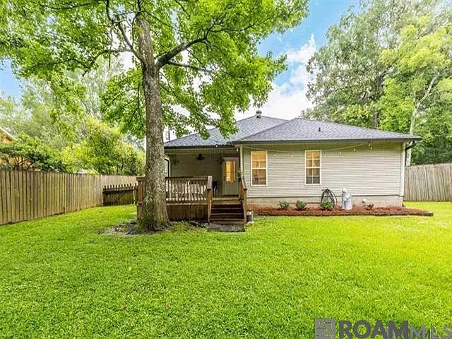 18634 White Oak Dr — Photo 2