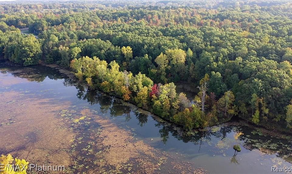 23 Riverwalk Dr Fenton MI Zillow