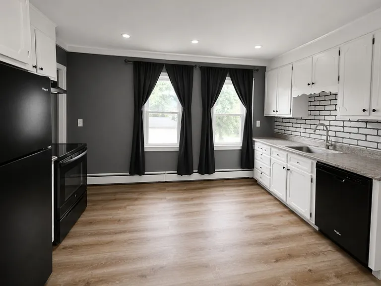 23 Grover St #2 — Photo 11