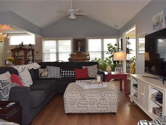 3rd image of 7858 Bosinney Cir