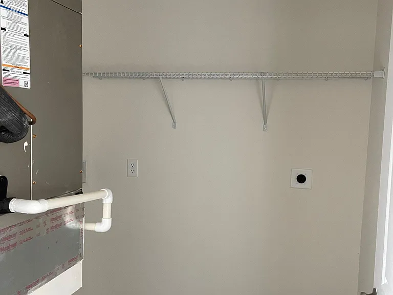 90 Court Yard Ln #7 — Photo 12
