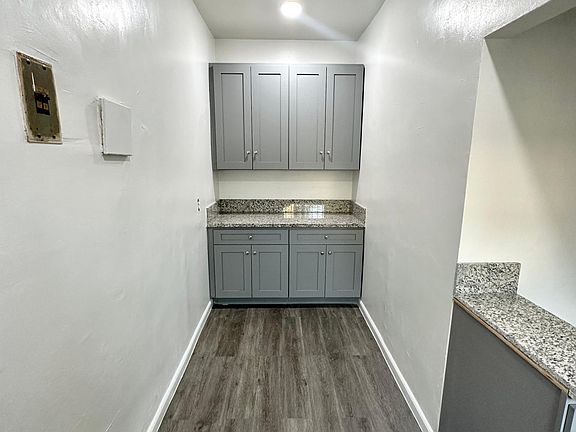 4th image of 945 Beacon Ave APT 106