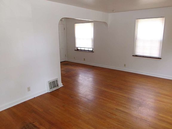 4th image of 7726 Utica Dr
