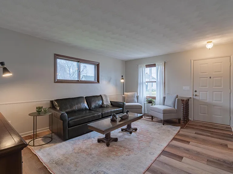 715 Leeson Ave — Photo 10