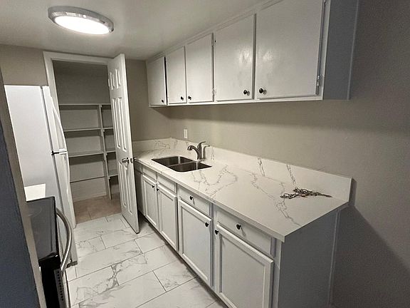 5th image of 6749 W Devonshire Ave