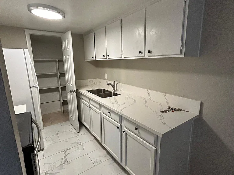 6749 W Devonshire Ave — Photo 5