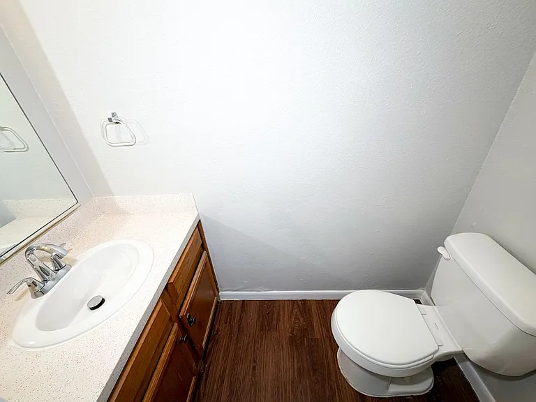 115 S Frio St #H — Photo 8
